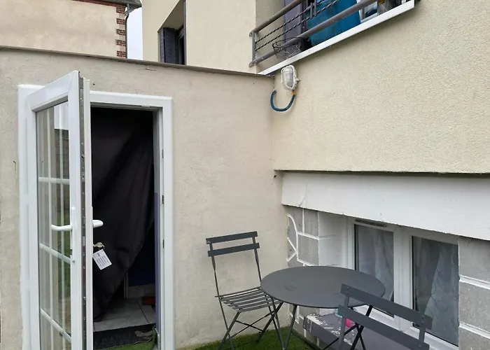 Logement Entree Independant, Sous Sol Eclaire, Cuisine, Sdb Wc, Jardin